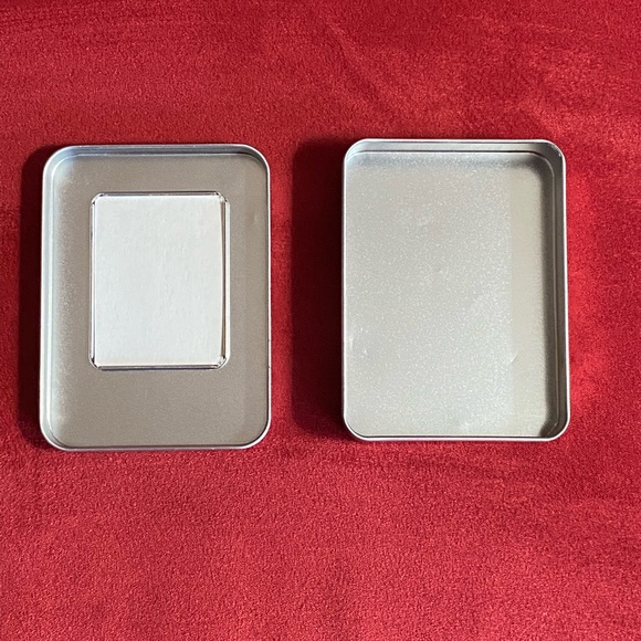 Custom made metal tin with unique nativity picture. - Picture 5 of 10